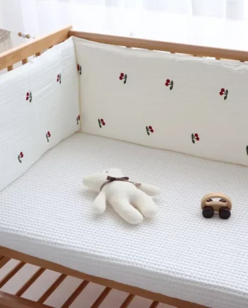 Korean Pure Cotton Quilted Baby Bed Bumper Cherry Bear Embroidered Newborn Baby Cot Crib Bumpers Infant Bed Protector Bedding